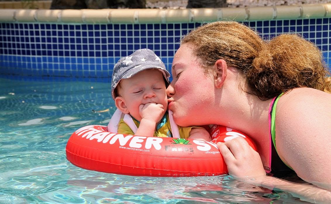 Fiete und Merle im Pool des Royal Sea Aquarium Resort, Curaçao (2018)